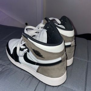 Jordan one mid‘s
